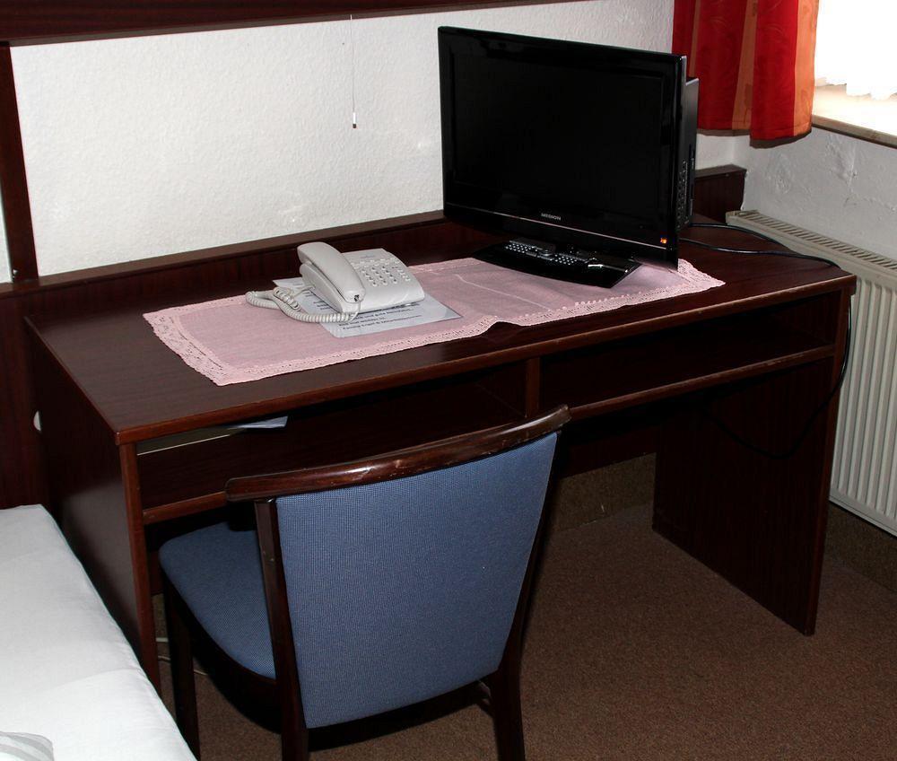 Einfelder Hof Garni Hotel นอยมึนสเตอร์ ภายนอก รูปภาพ