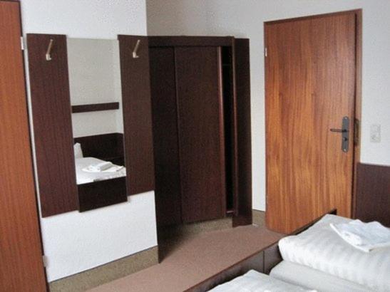 Einfelder Hof Garni Hotel นอยมึนสเตอร์ ห้อง รูปภาพ